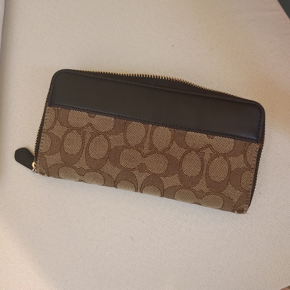 Authentic signature style Coach wallet - Picture 7 of 7